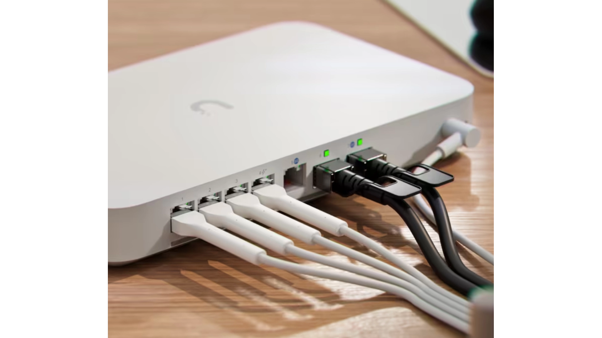 Ubiquiti UXG-FIBER - Passerelle 10G avec switch 4 ports 2.5GbE